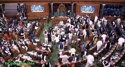 मनरेगा का नाम बदलने पर विरोध